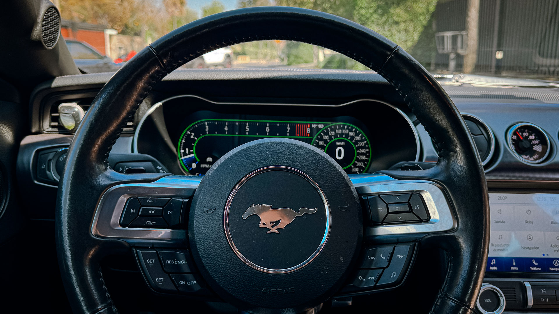 Ford Mustang — foto 7 de 27