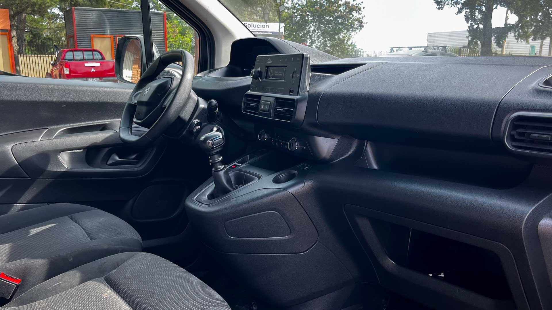 Peugeot Partner — foto 12 de 20