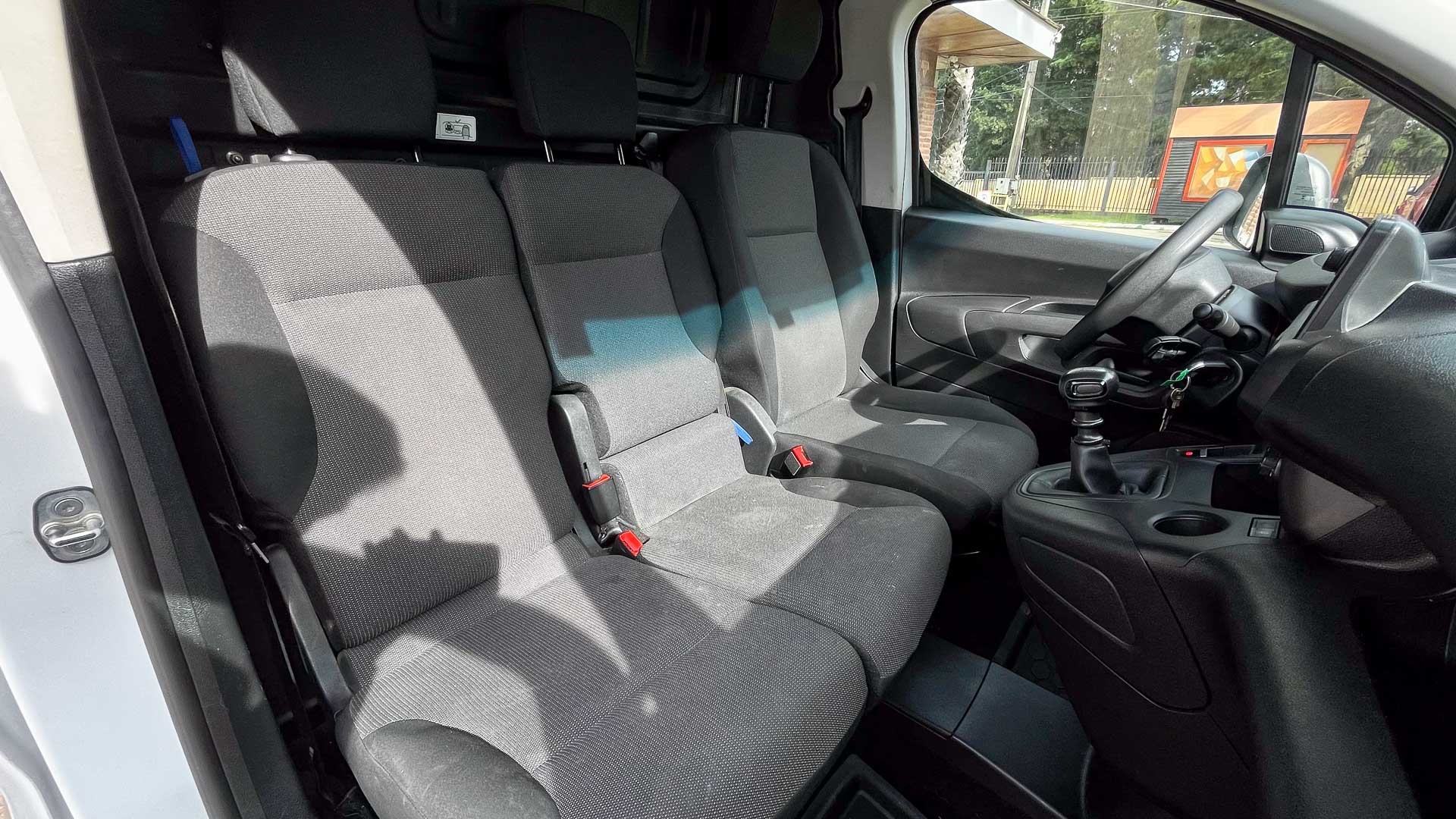 Peugeot Partner — foto 18 de 20