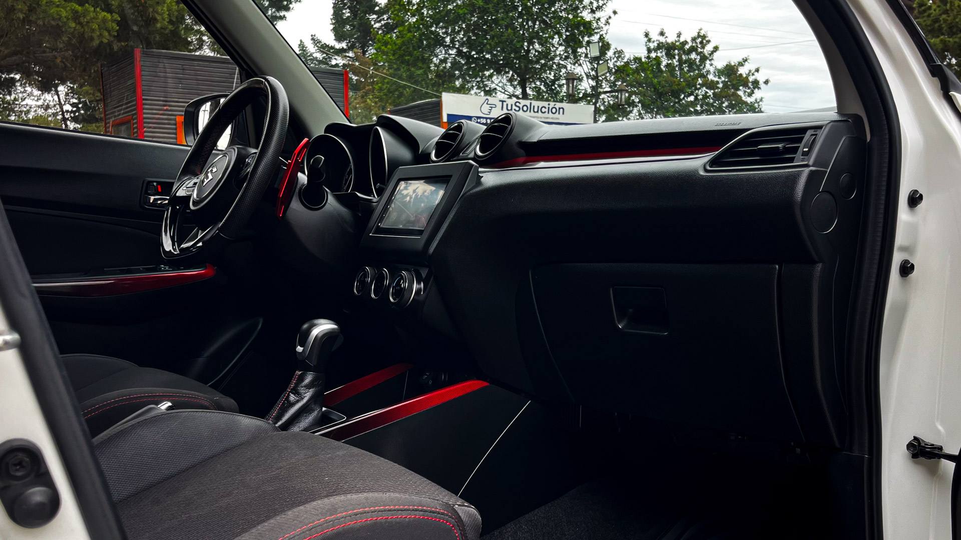 Suzuki Swift — foto 13 de 24
