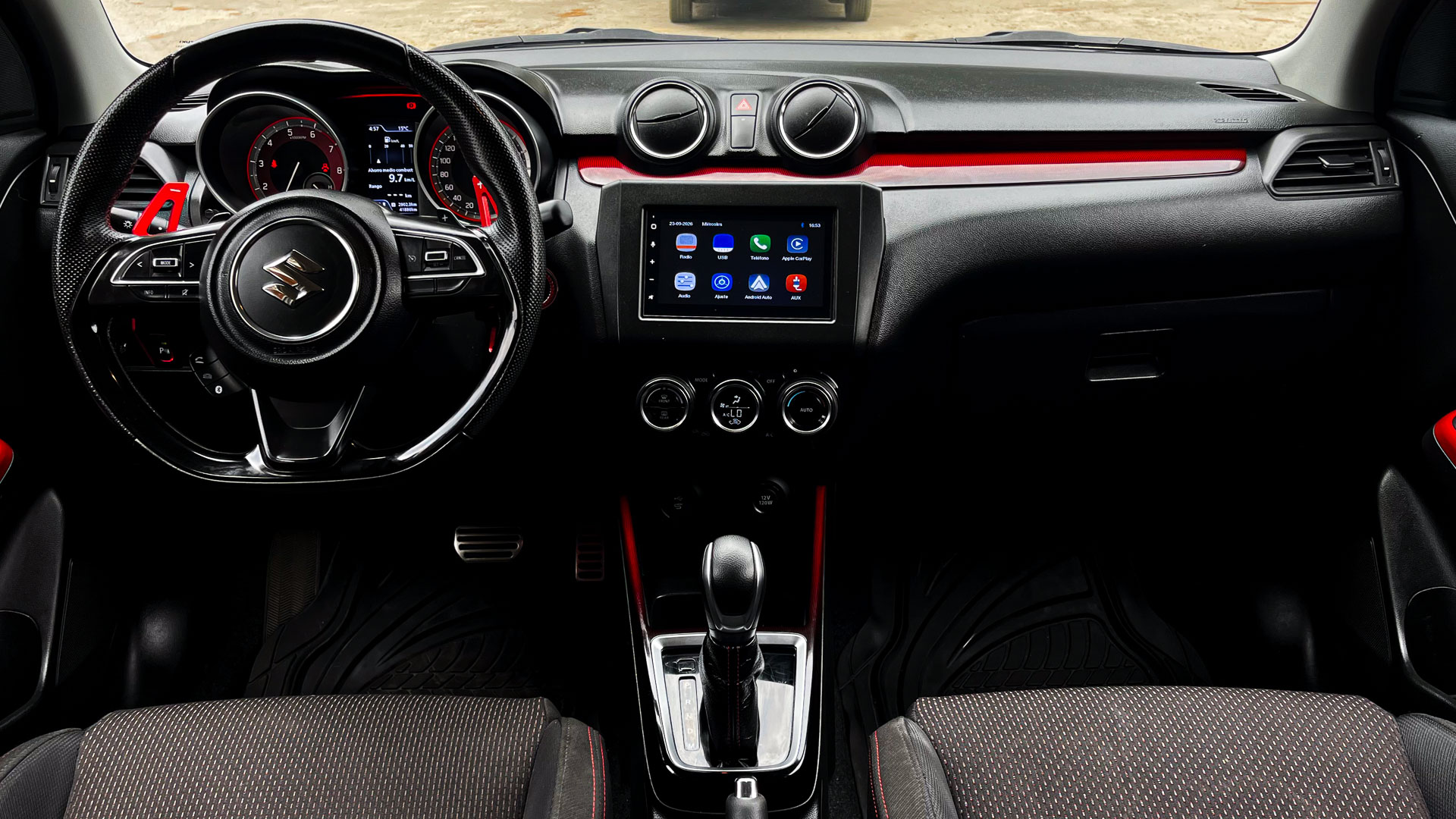 Suzuki Swift — foto 14 de 24