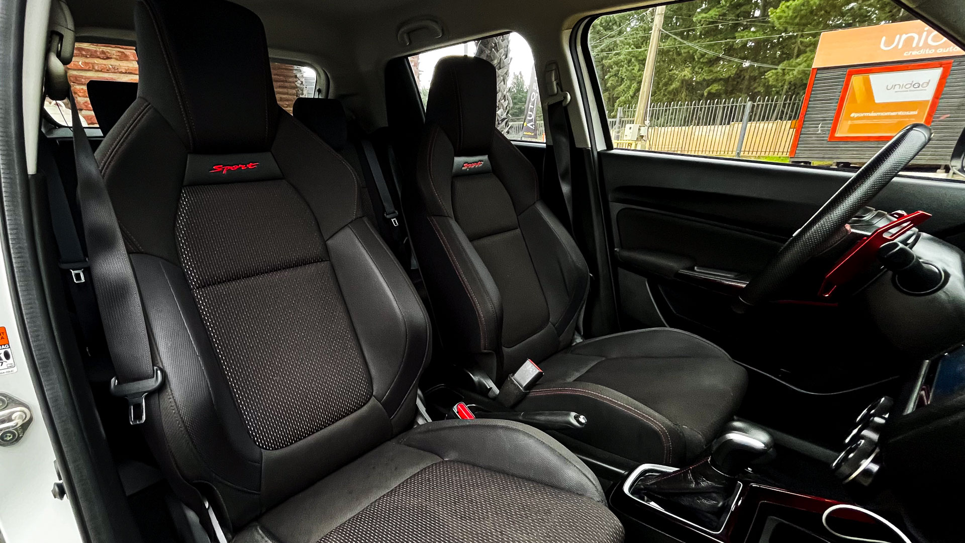 Suzuki Swift — foto 20 de 24