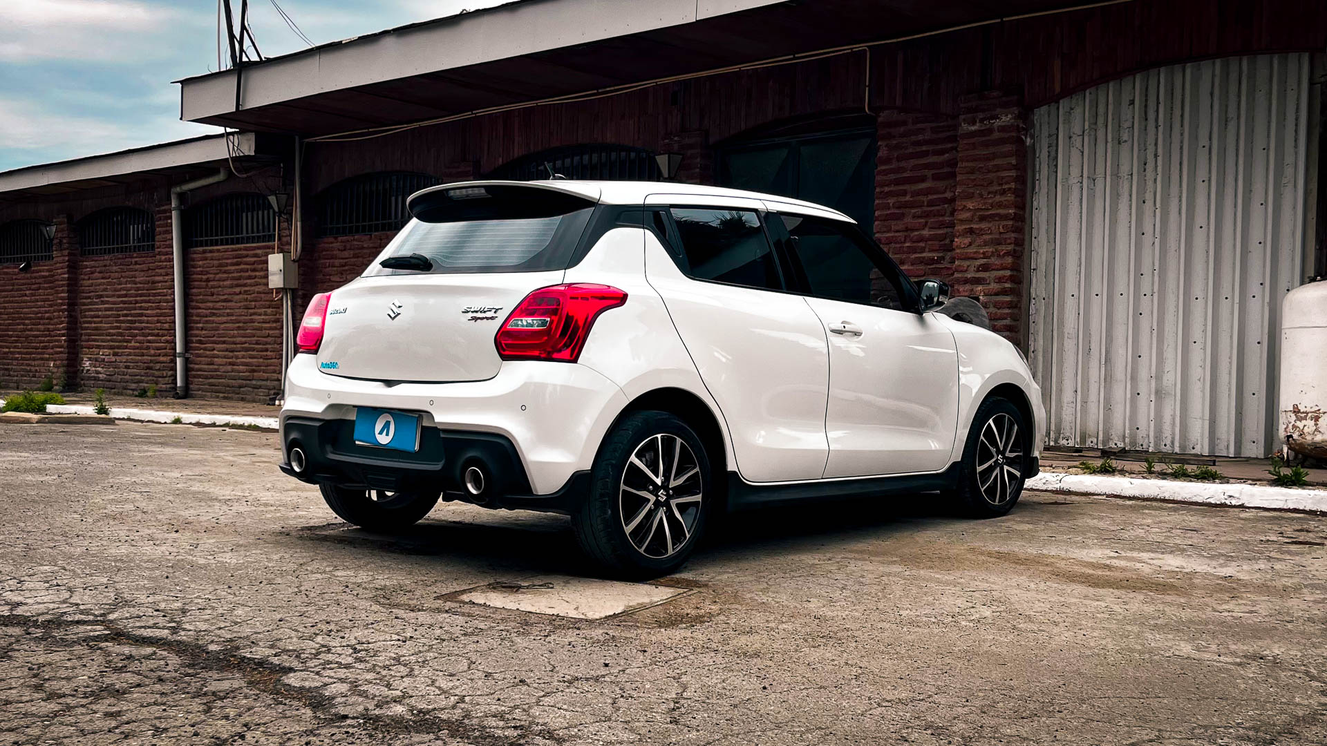 Suzuki Swift — foto 4 de 24