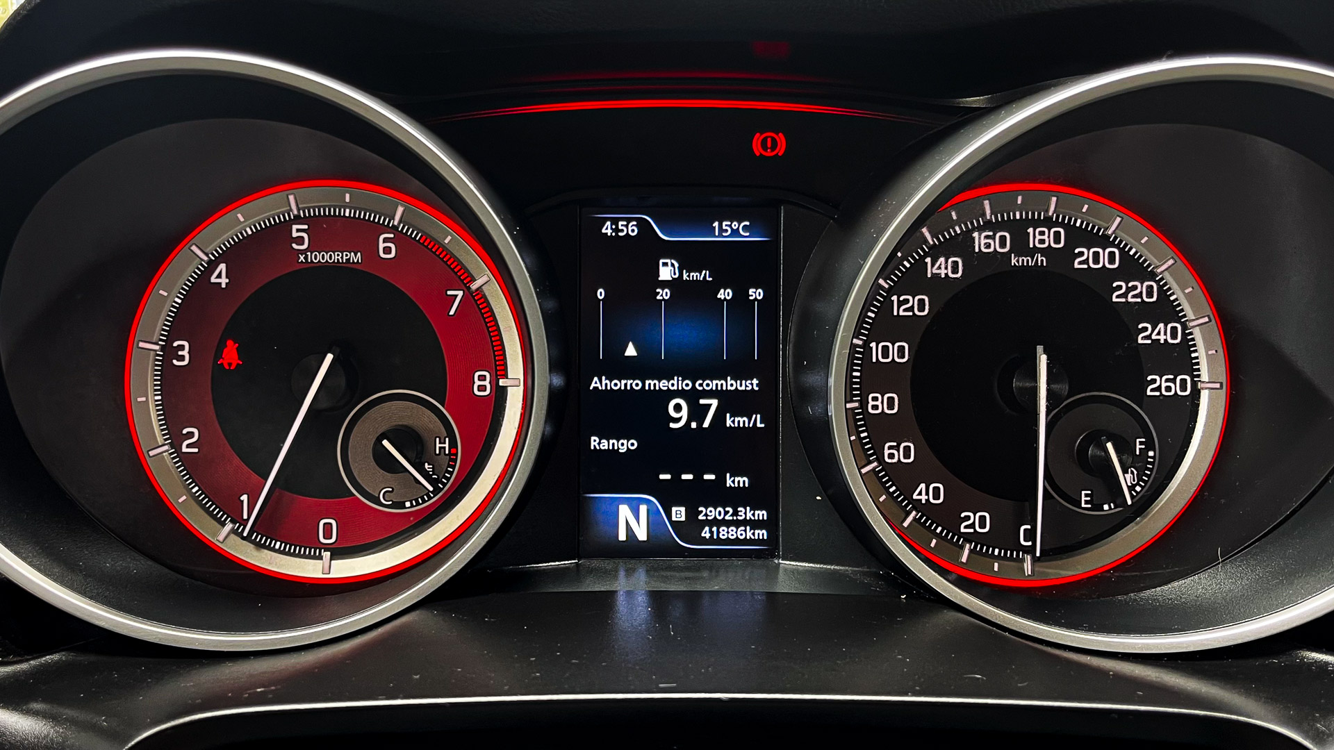 Suzuki Swift — foto 7 de 24