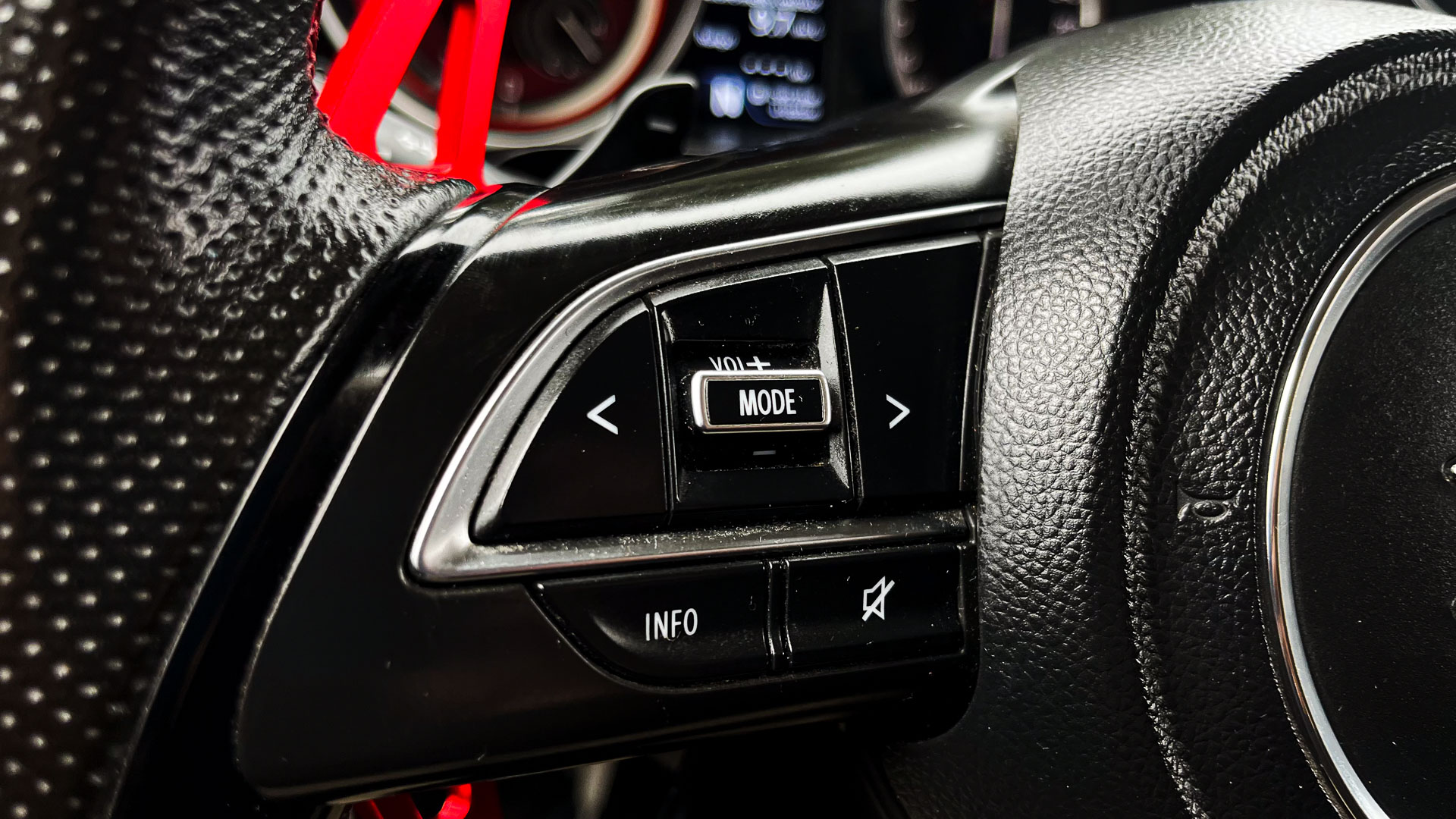 Suzuki Swift — foto 8 de 24