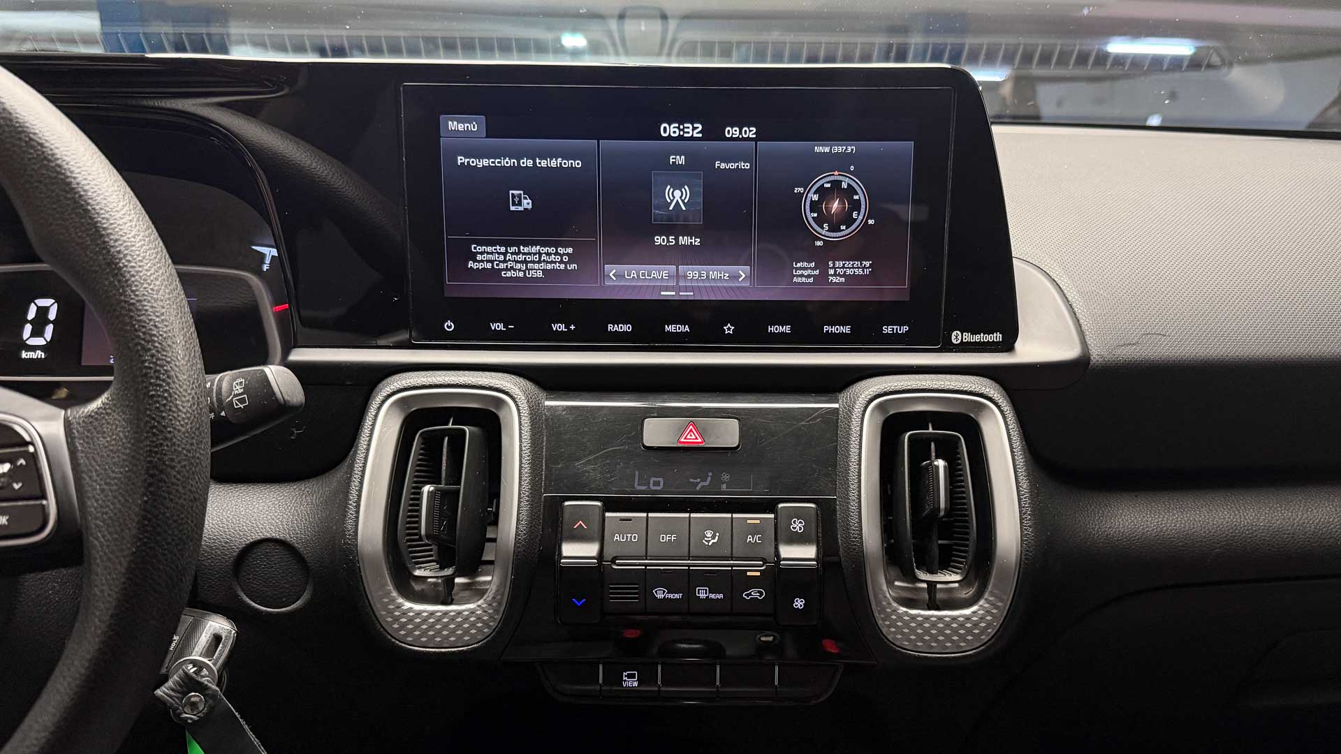 KIA Sonet — foto 15 de 25