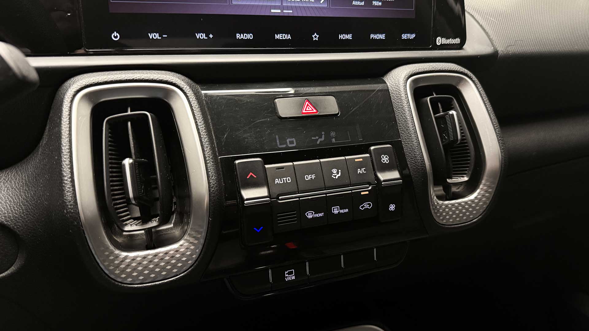 KIA Sonet — foto 18 de 25