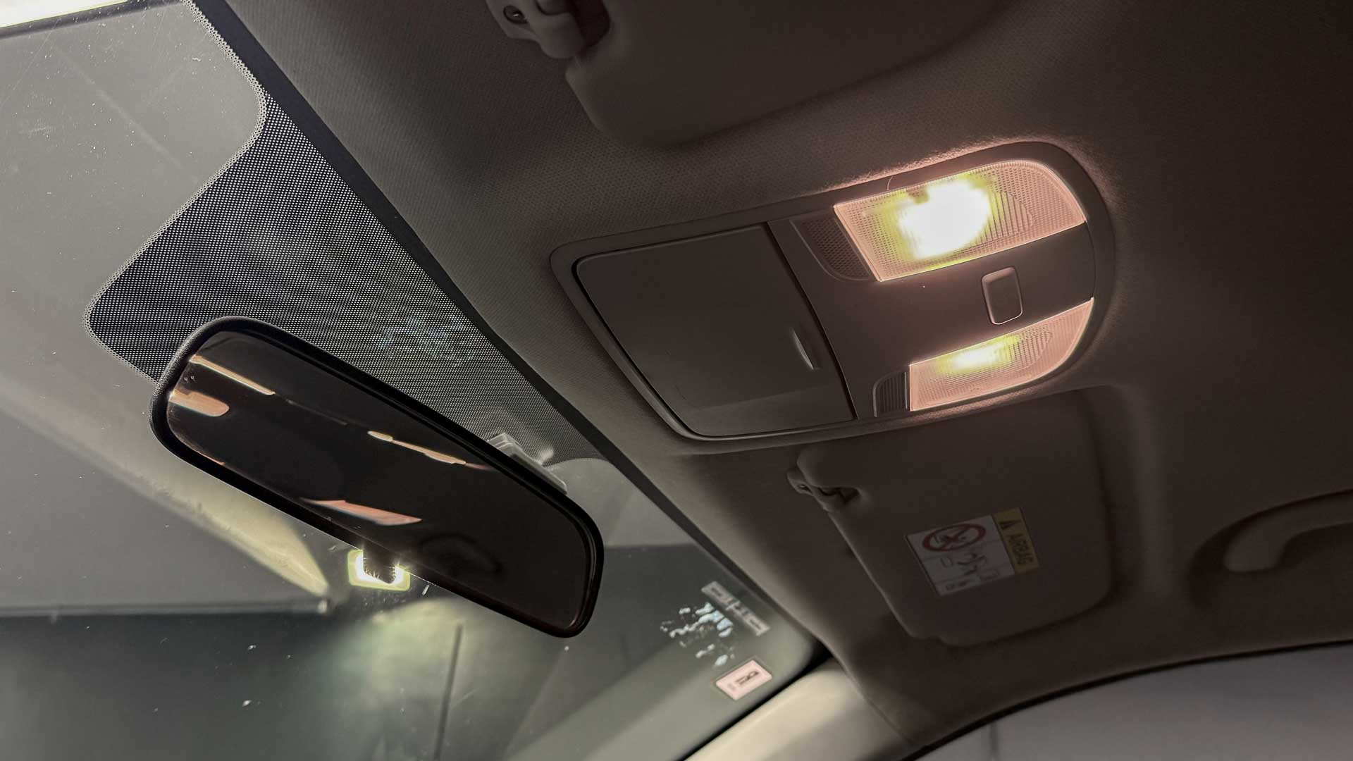 KIA Sonet — foto 20 de 25