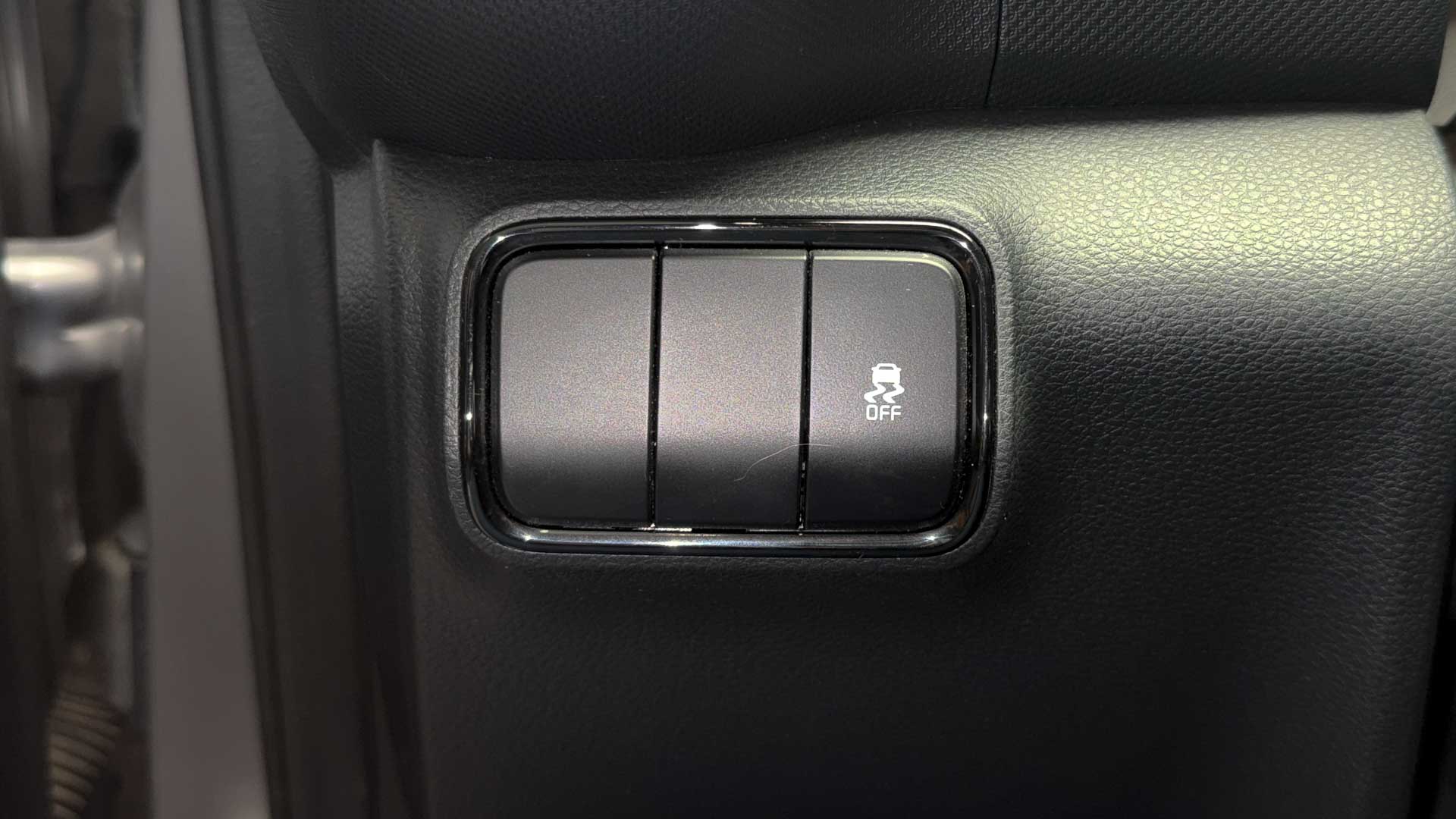 KIA Sonet — foto 24 de 25
