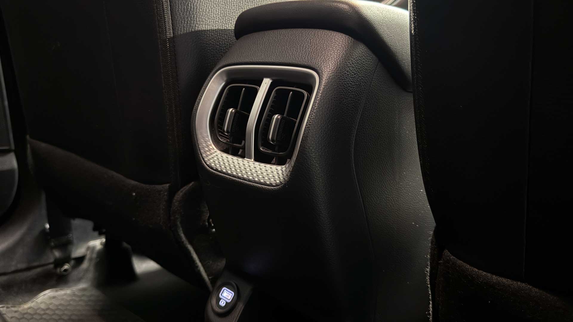 KIA Sonet — foto 25 de 25
