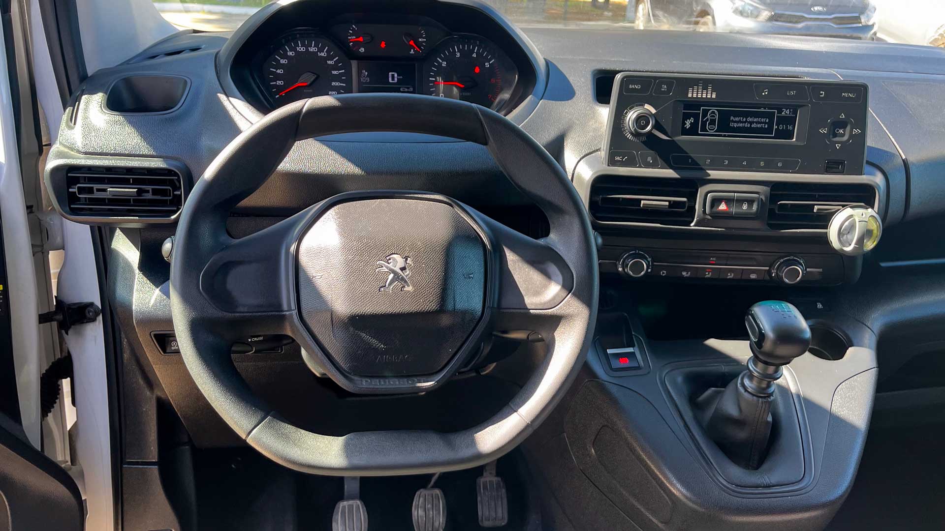 Peugeot Partner — foto 10 de 21