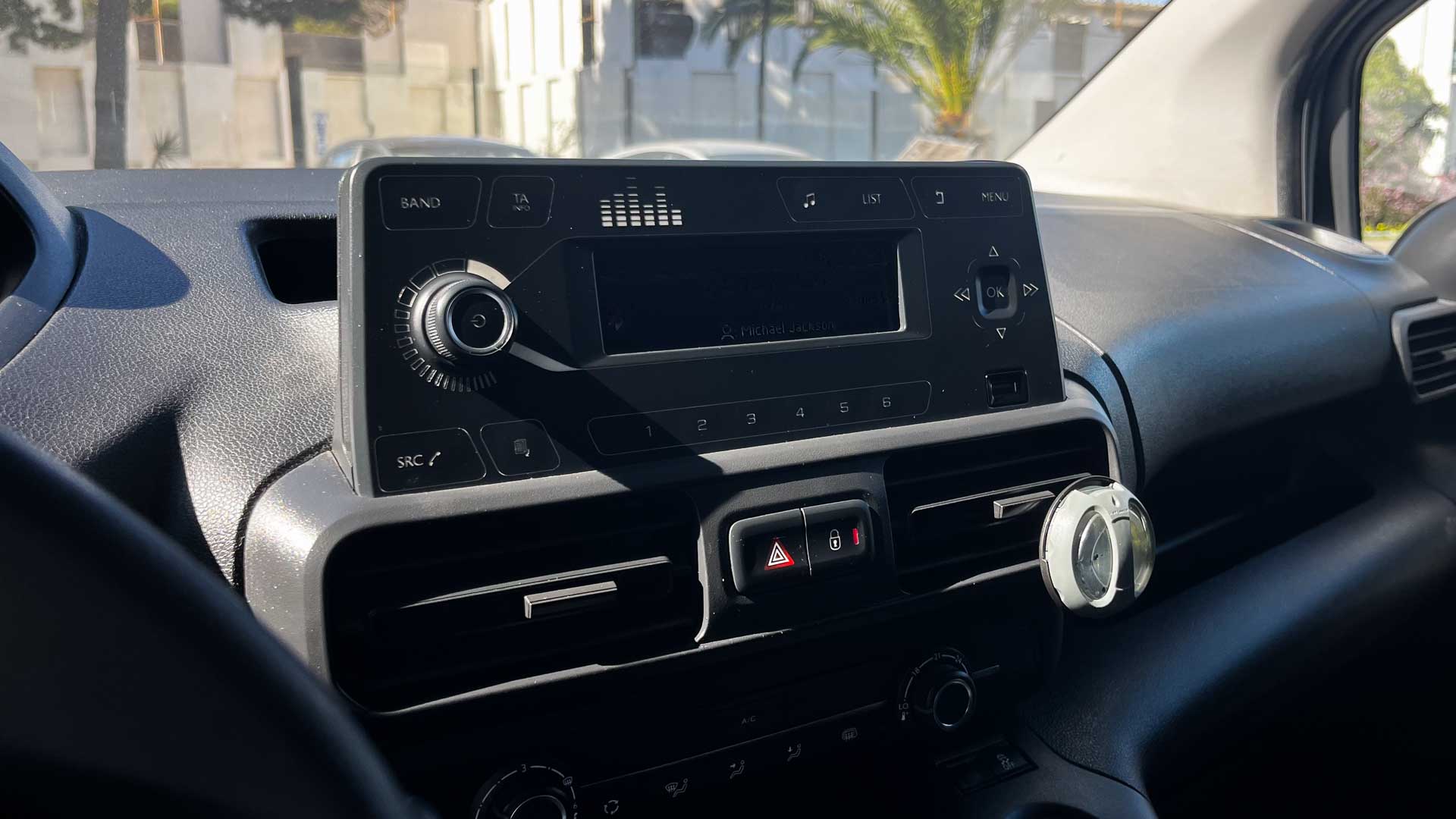 Peugeot Partner — foto 14 de 21