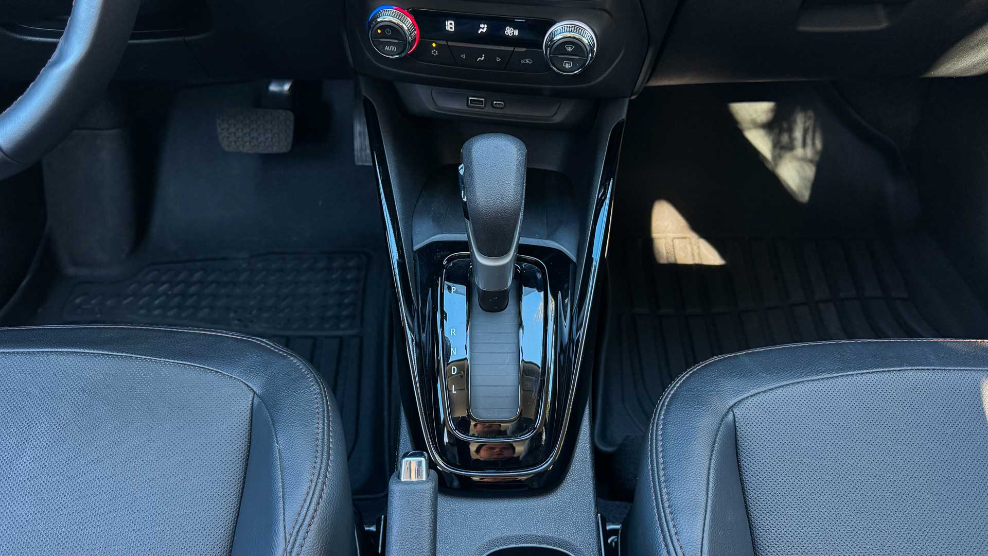 Chevrolet Montana — foto 16 de 28