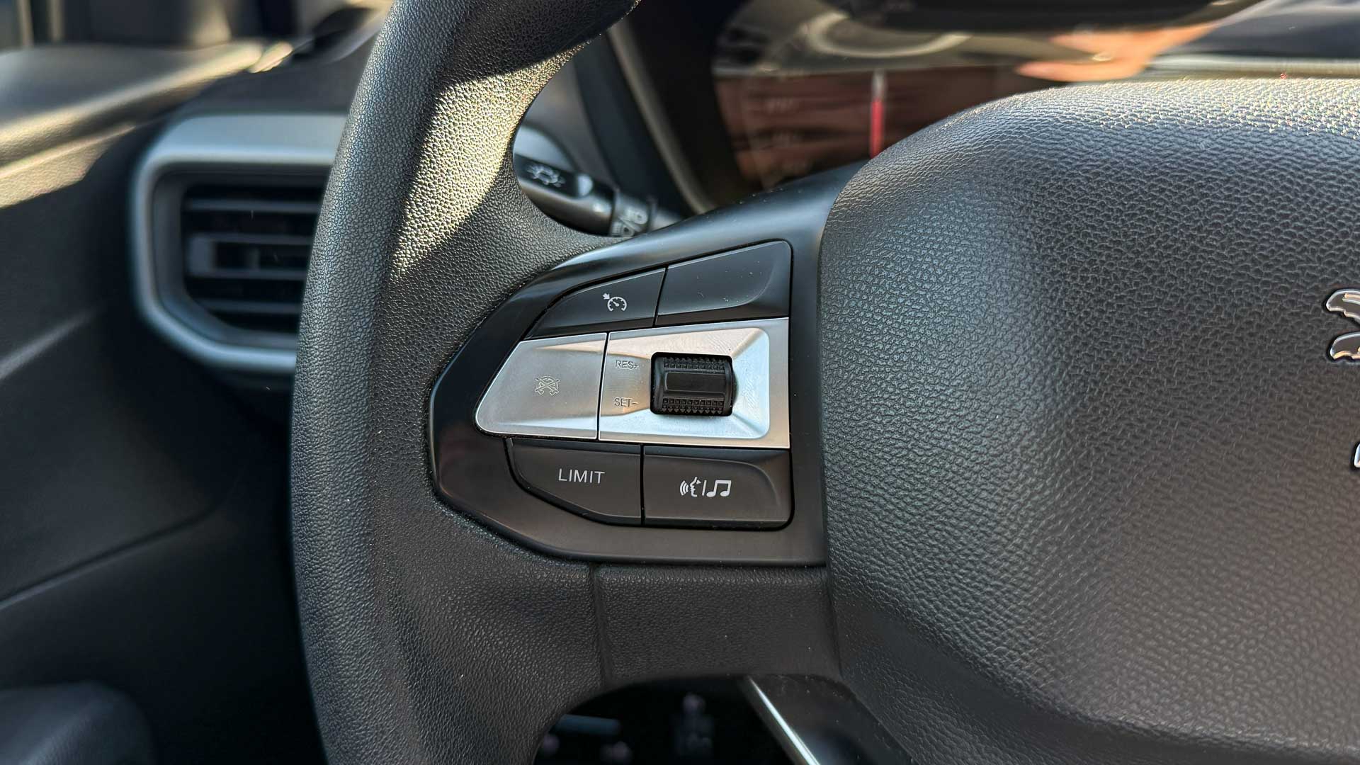 Peugeot Landtrek — foto 11 de 28