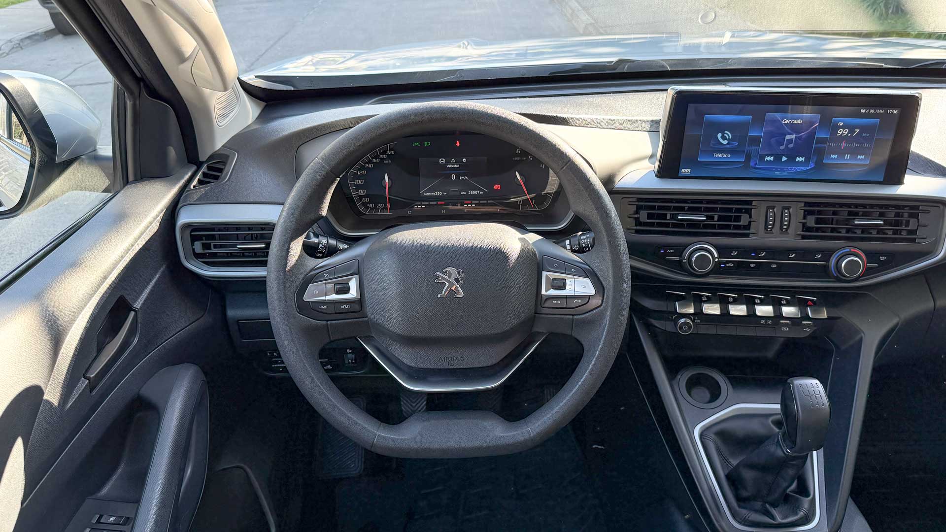 Peugeot Landtrek — foto 14 de 28