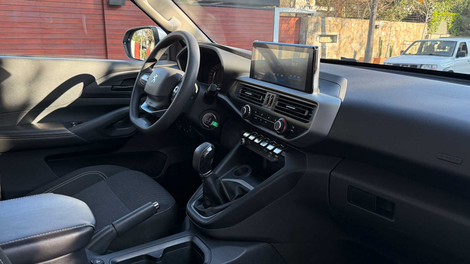 Peugeot Landtrek — foto 15 de 28