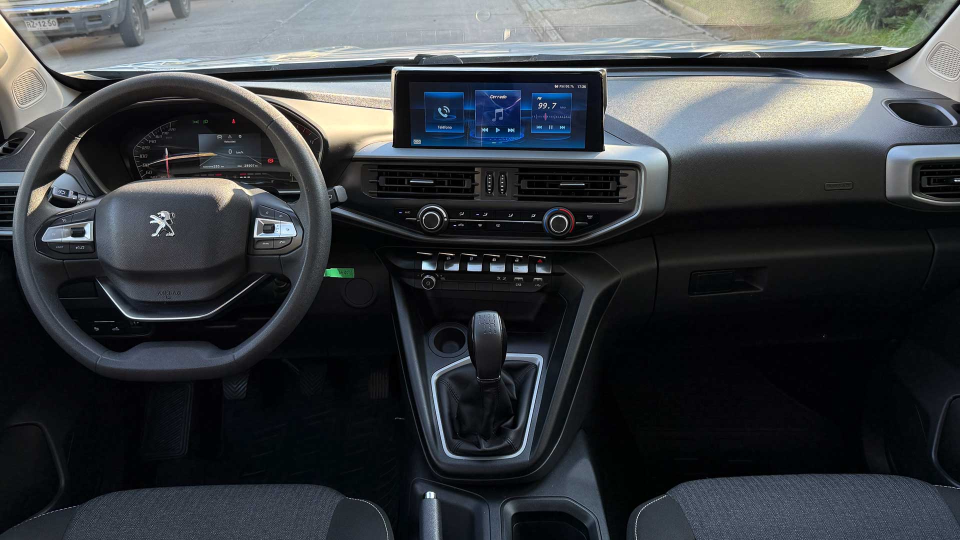 Peugeot Landtrek — foto 16 de 28