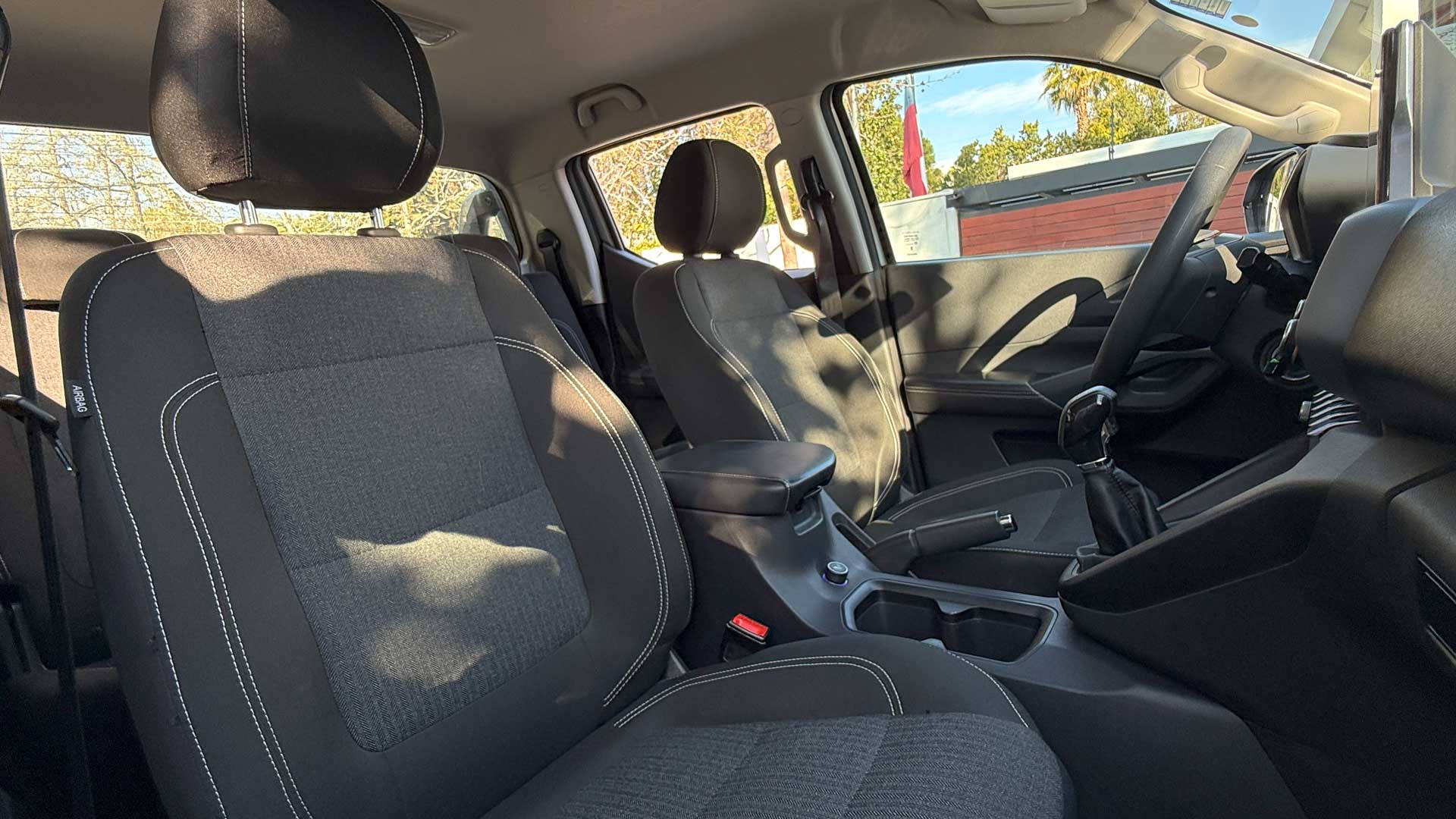 Peugeot Landtrek — foto 24 de 28