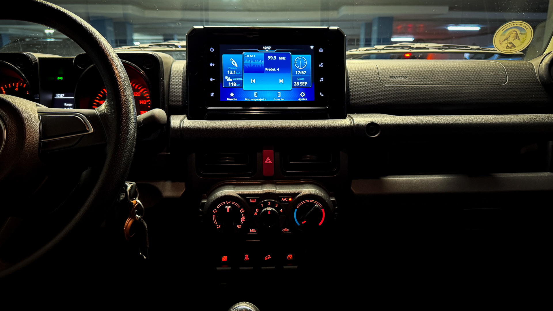 Suzuki Jimny — foto 14 de 25