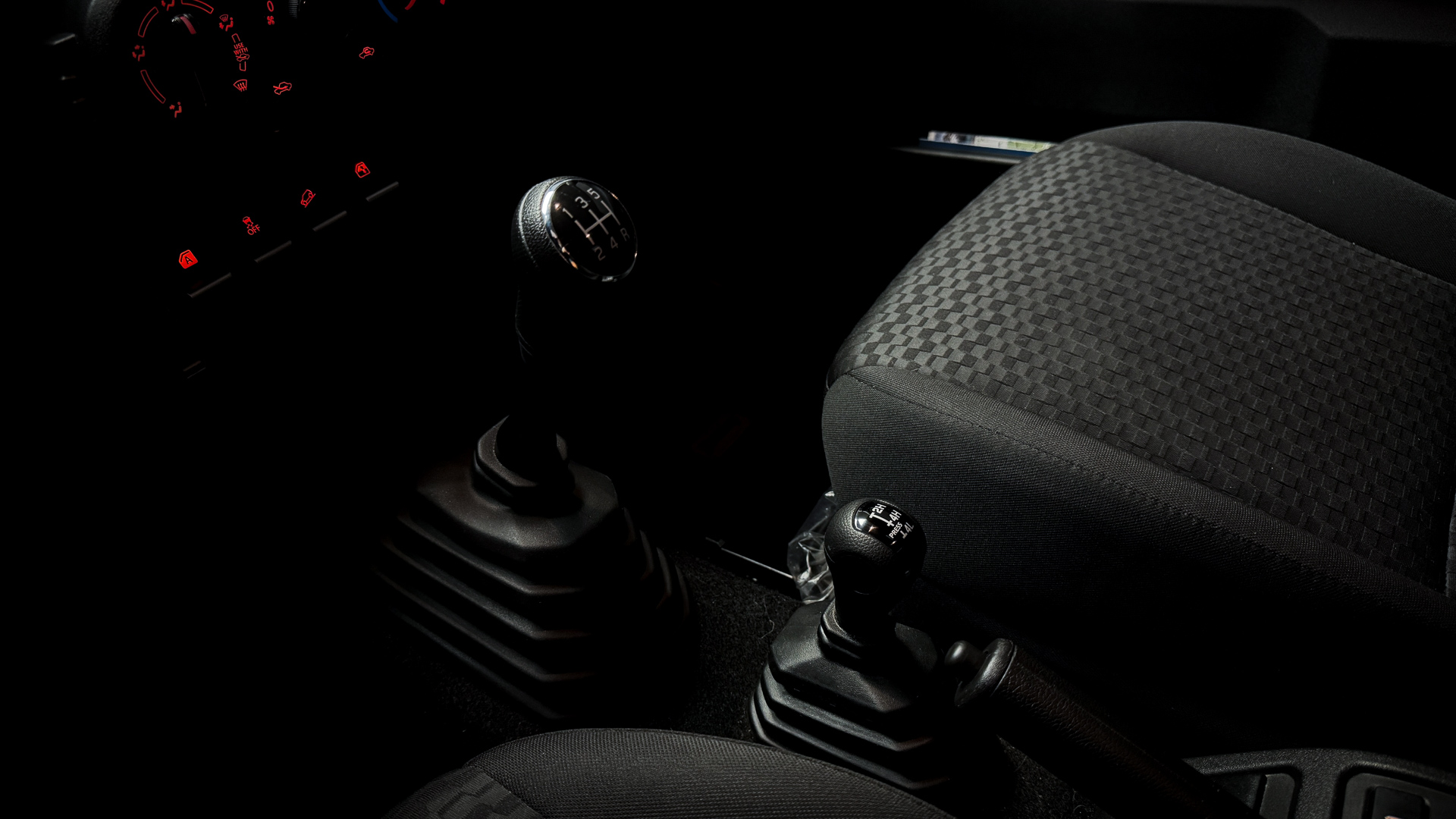 Suzuki Jimny — foto 19 de 25