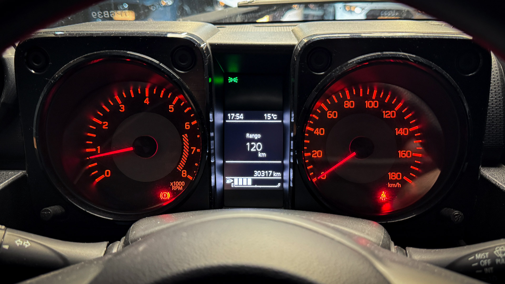 Suzuki Jimny — foto 9 de 25