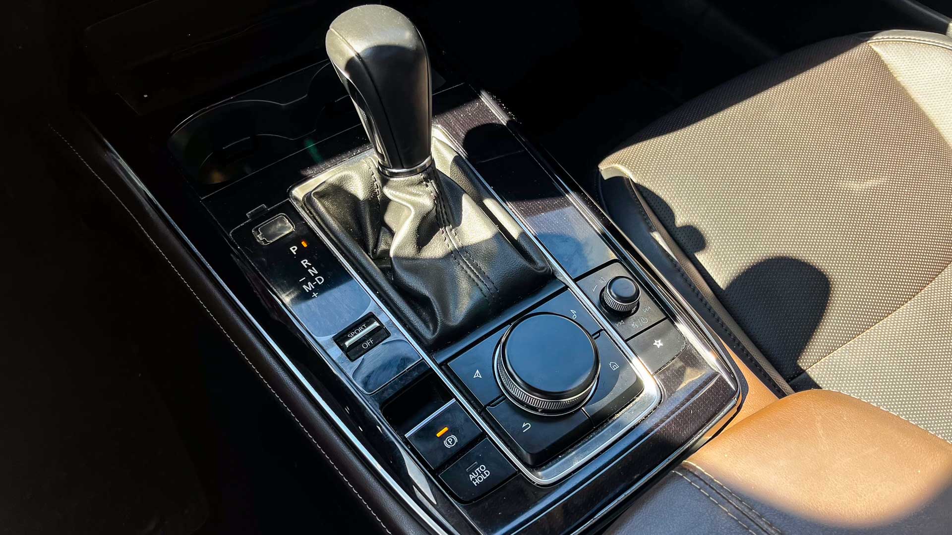 Mazda CX-30 — foto 18 de 27