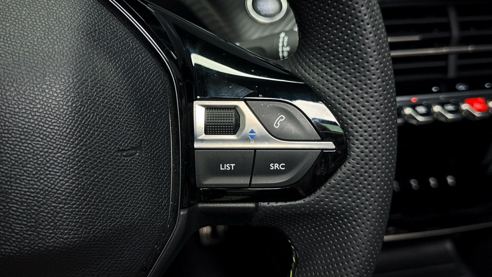 Peugeot 2008 — foto 10 de 31