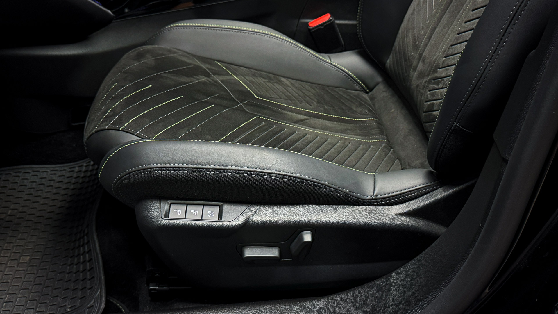 Peugeot 2008 — foto 26 de 31