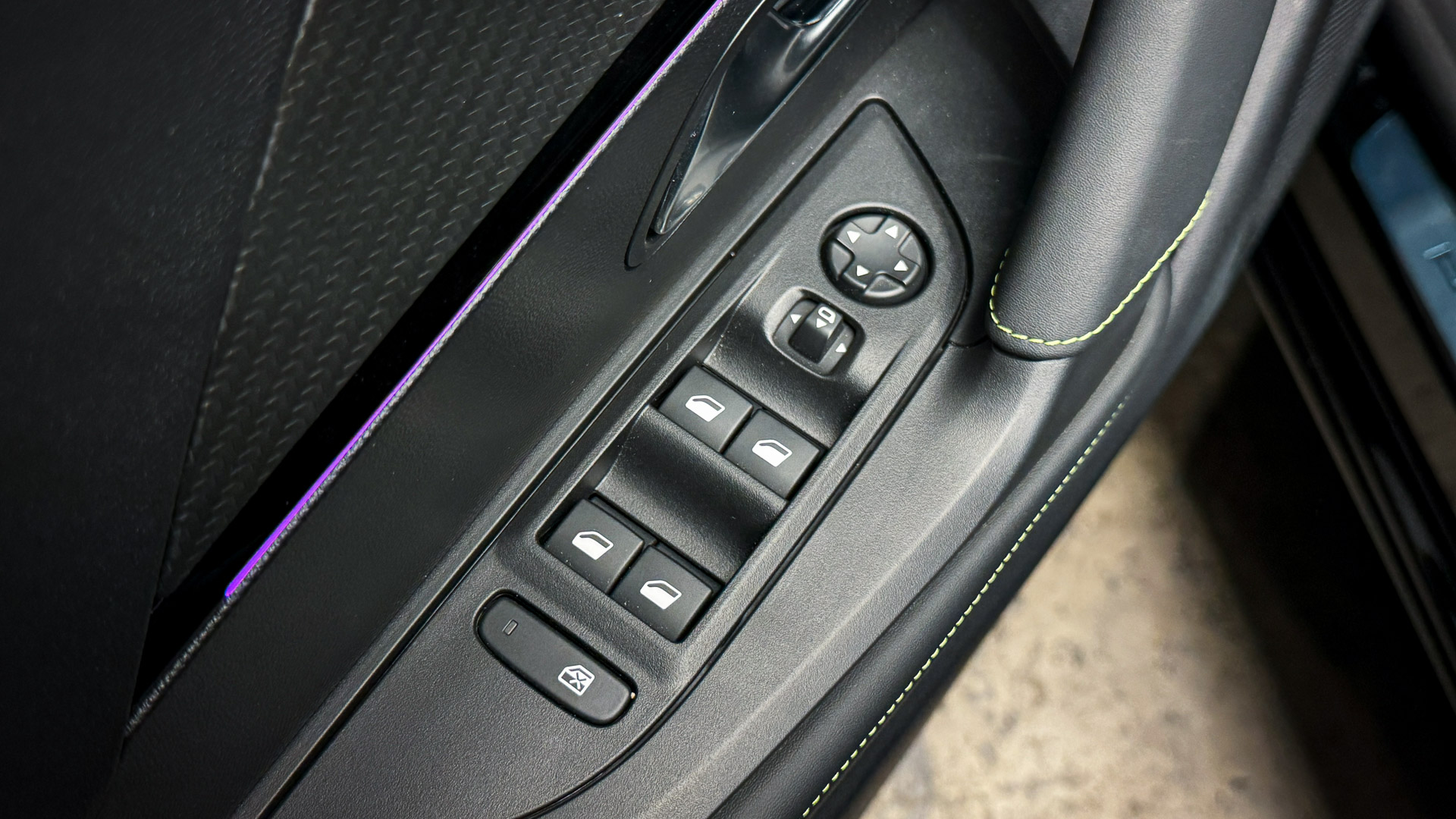 Peugeot 2008 — foto 29 de 31