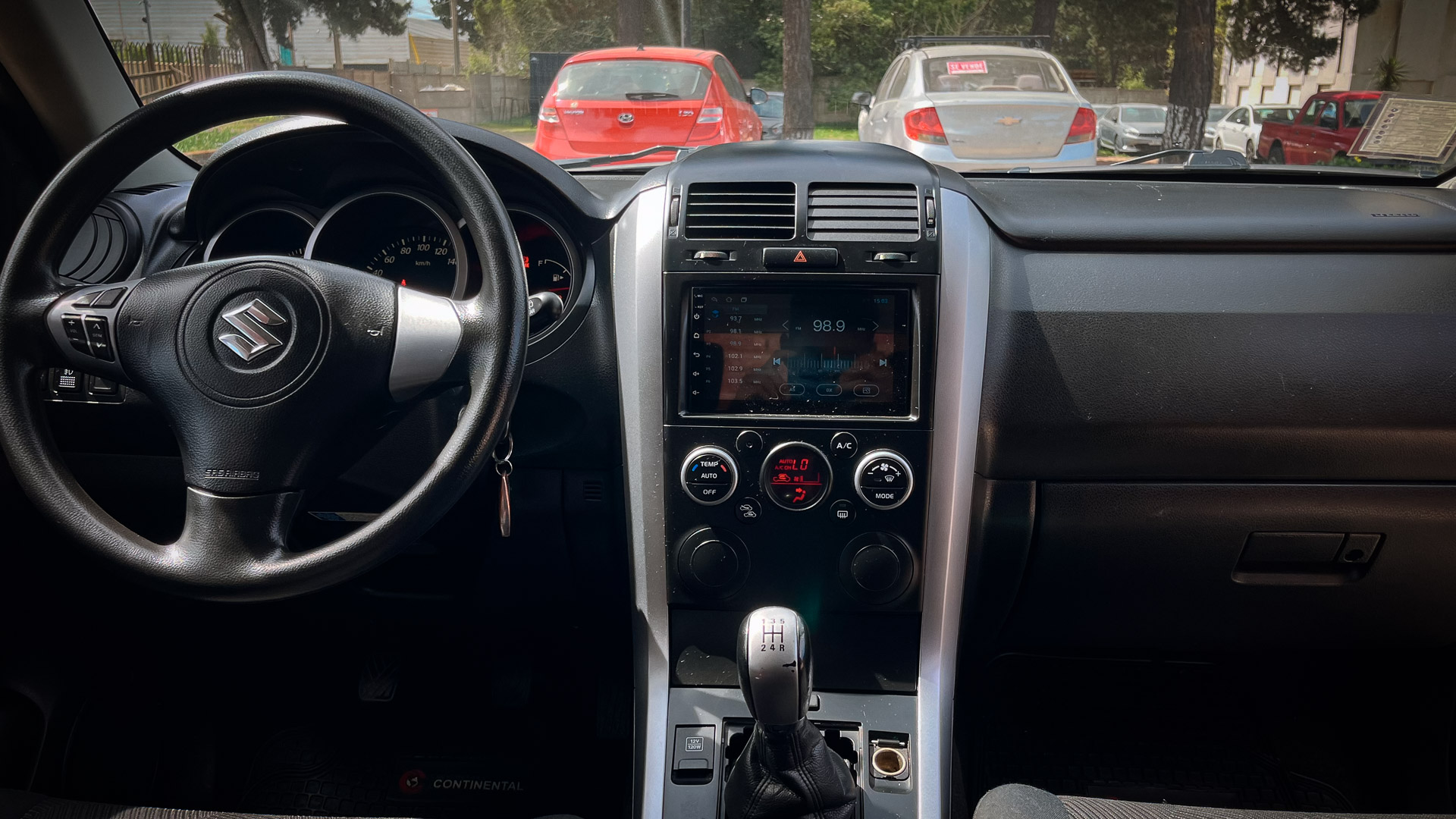 Suzuki Grand Vitara — foto 13 de 20