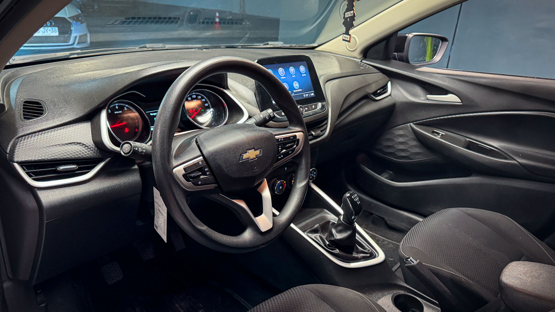 Chevrolet Onix — foto 11 de 23