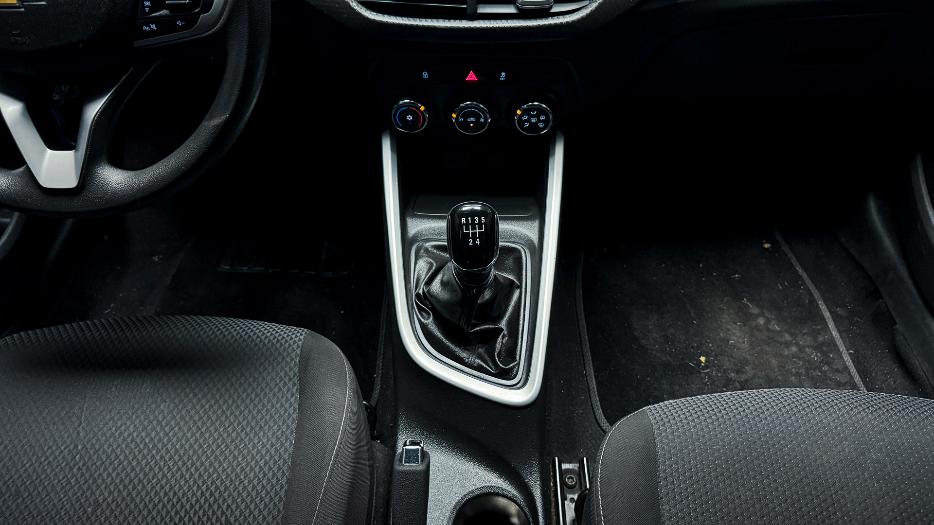 Chevrolet Onix — foto 18 de 23