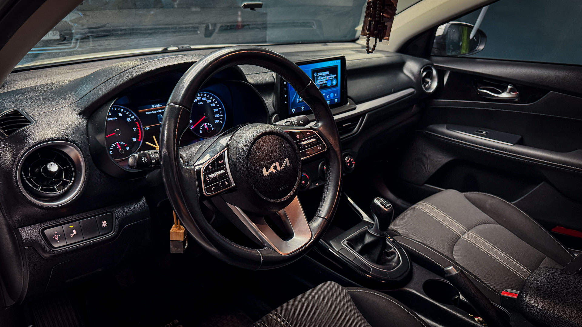 KIA Cerato — foto 11 de 26