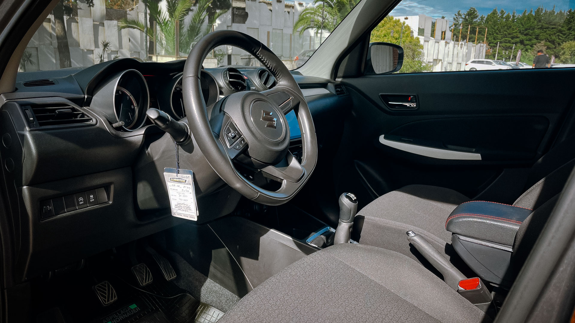 Suzuki Swift — foto 11 de 21