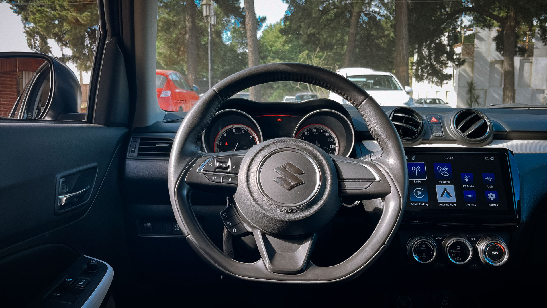 Suzuki Swift — foto 12 de 21