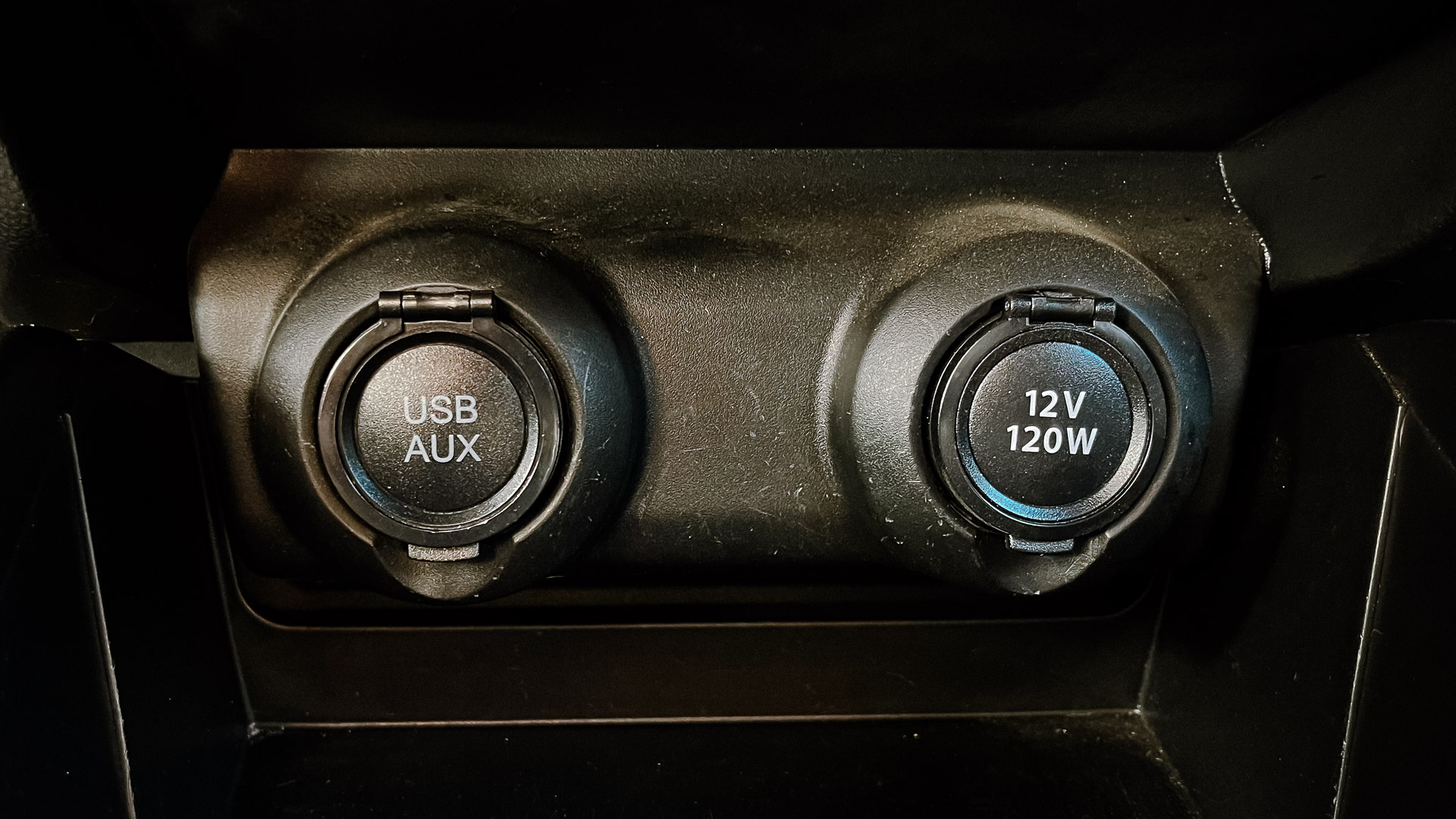 Suzuki Swift — foto 17 de 21
