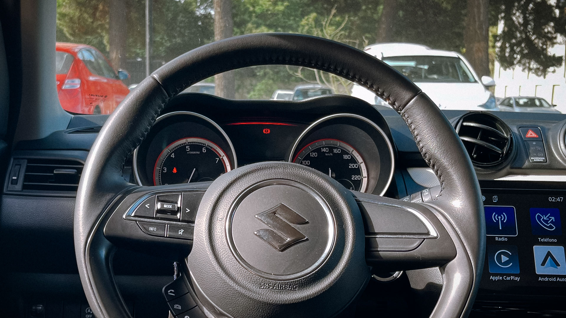 Suzuki Swift — foto 7 de 21