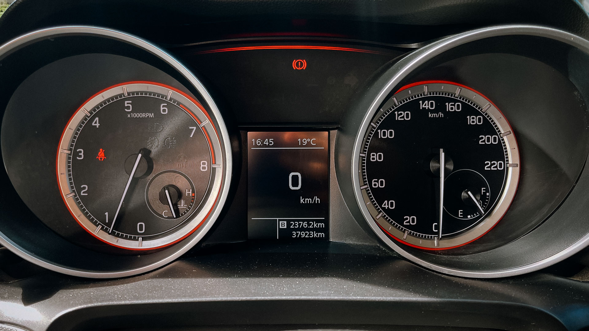 Suzuki Swift — foto 8 de 21