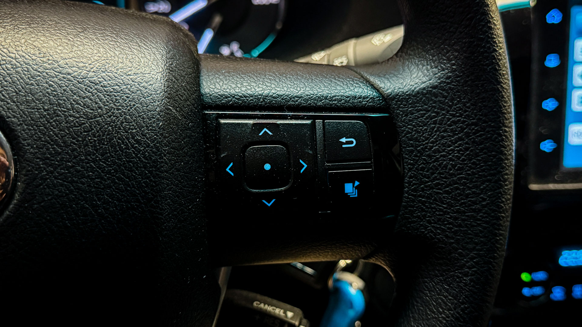 Toyota Hilux — foto 10 de 27