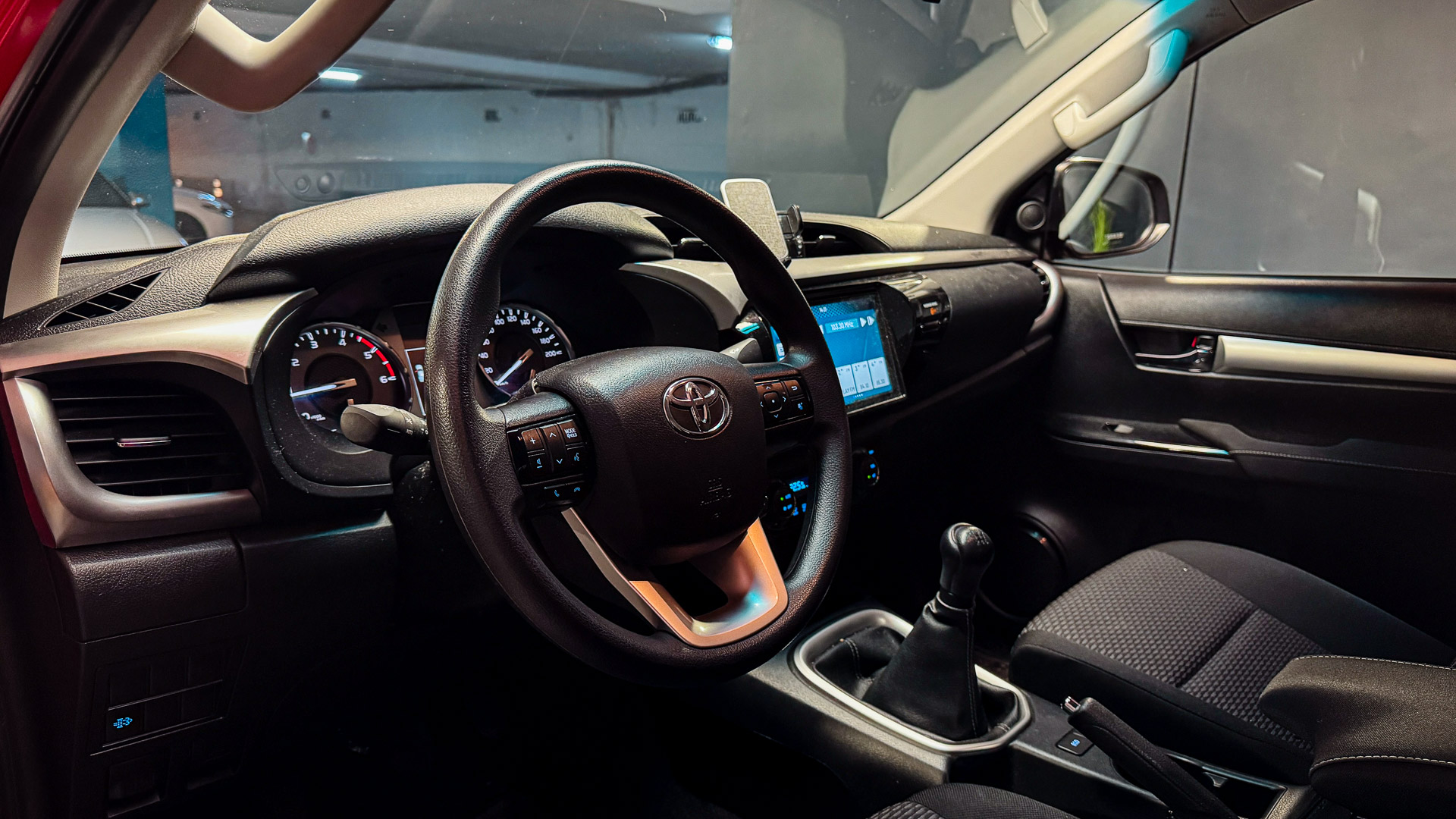 Toyota Hilux — foto 12 de 27