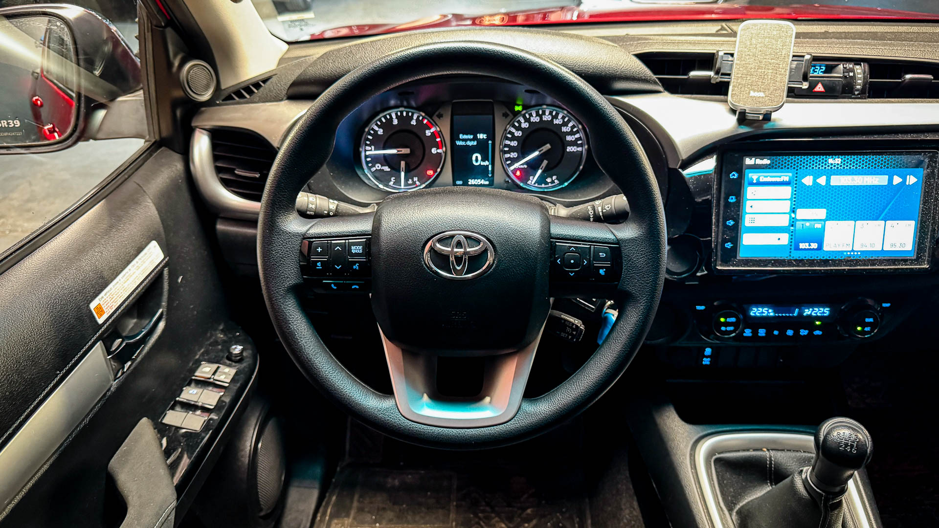 Toyota Hilux — foto 13 de 27