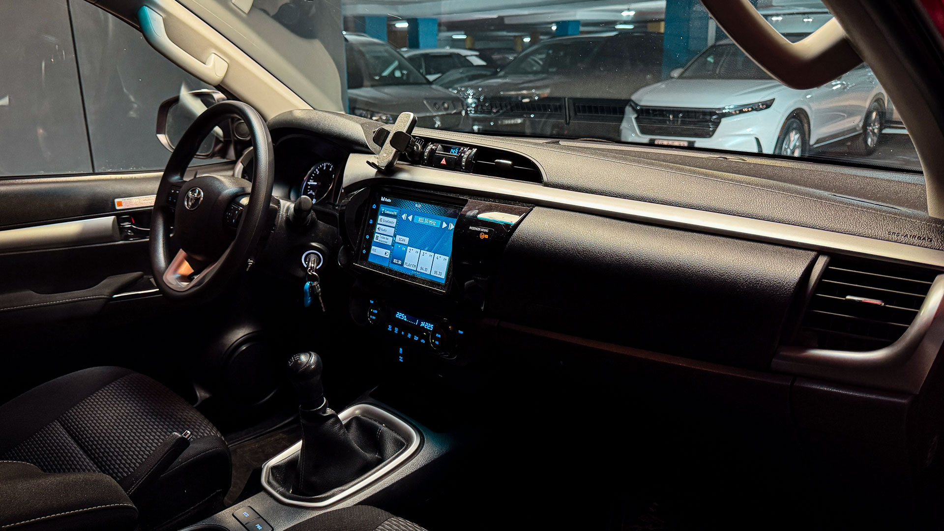Toyota Hilux — foto 14 de 27