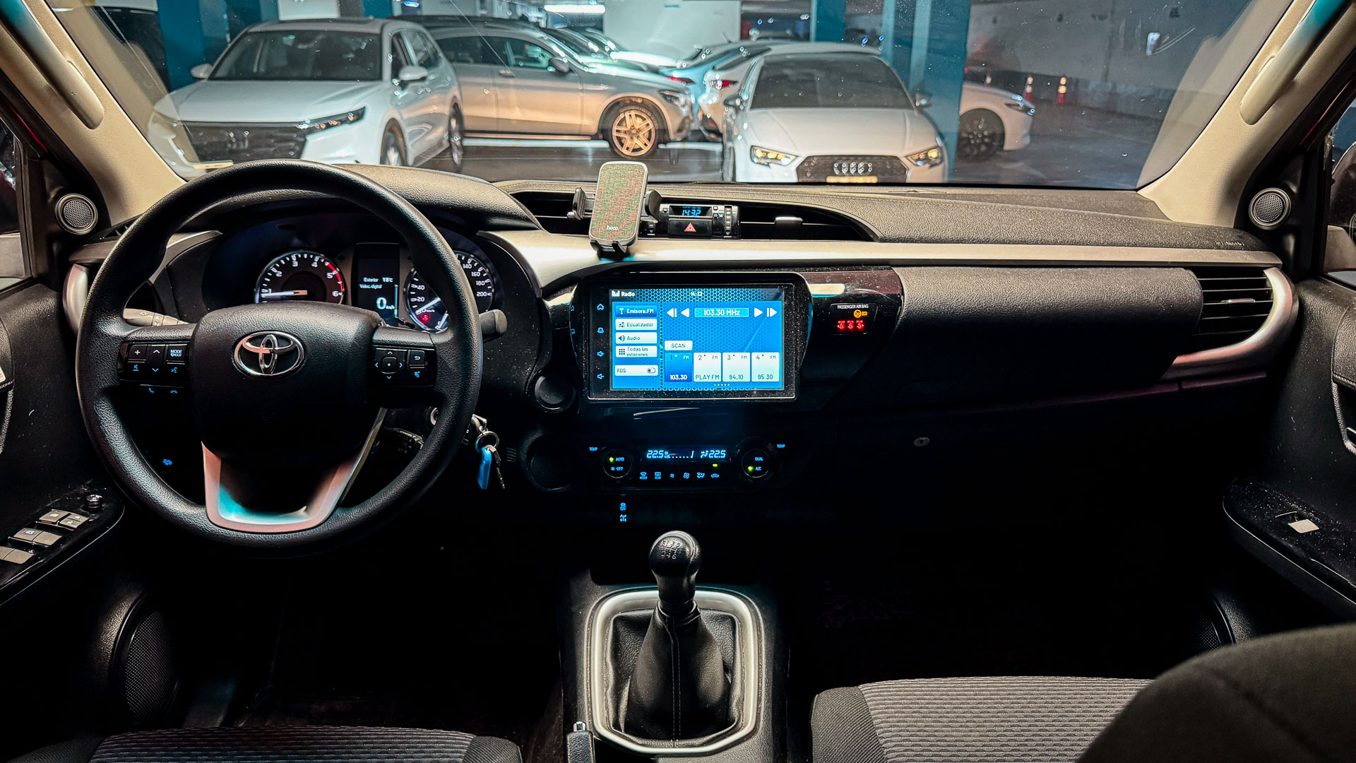 Toyota Hilux — foto 15 de 27