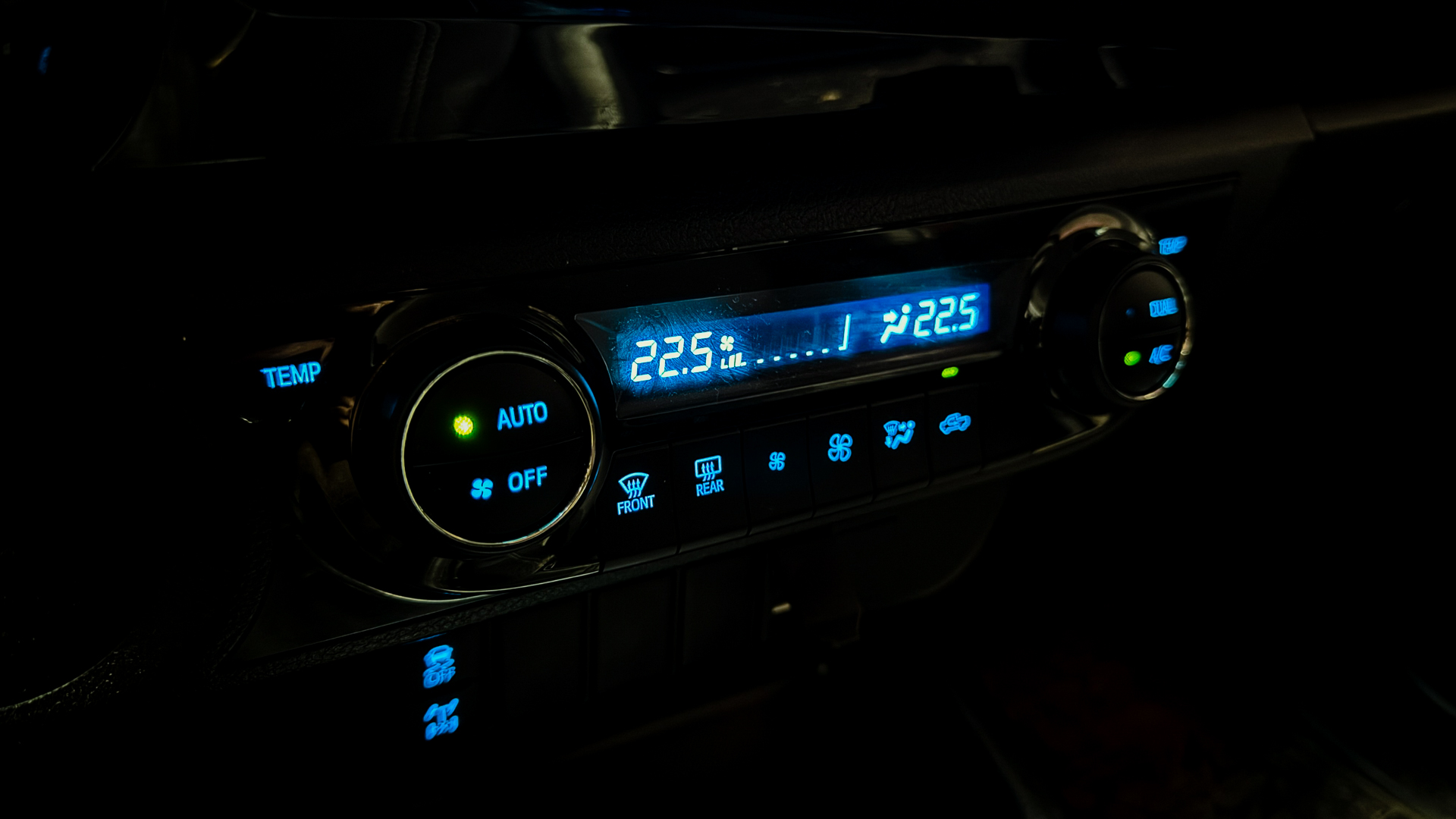 Toyota Hilux — foto 19 de 27