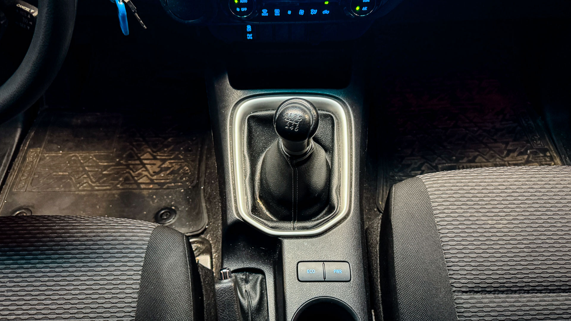 Toyota Hilux — foto 21 de 27